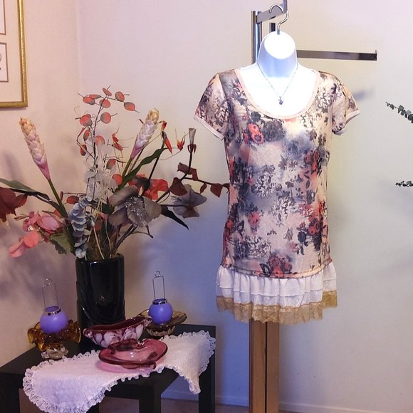 NWT Women’s Chic Beautiful Floral Printed Short Sleeve Scoop Neck Blouse Top - Picture 3 of 5